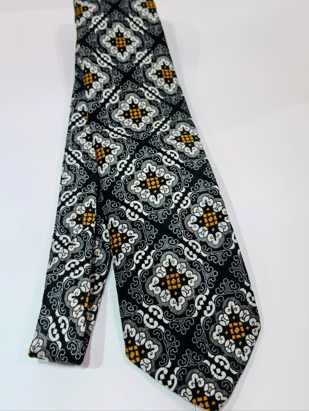 Vintage Wemlon by Wembley Mens Necktie Emerald Green Polyester Geometric Design